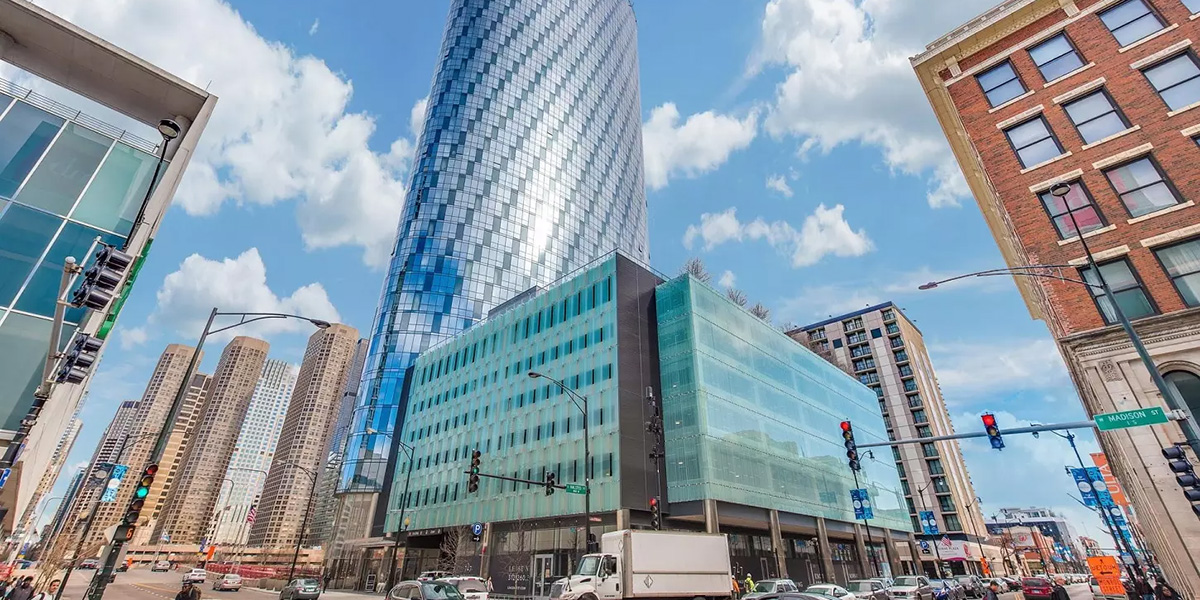 Amancio Ortega adquiere torre de apartamentos en Chicago