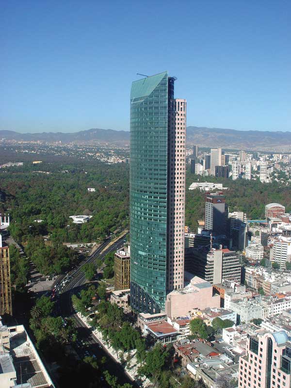 La Torre Mayor (2005) se ha convertido en un ícono de Paseo de la Reforma.