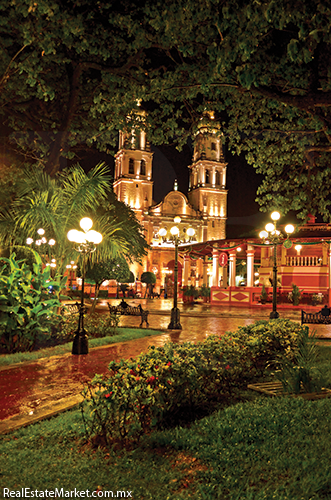 Vista nocturna del centro de Campeche