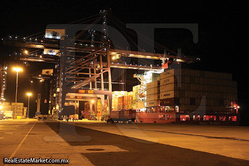 Al cierre del primer semestre de 2013, el Puerto de Lázaro Cárdenas, en las costas de Michoacán, movió 16.2 millones de toneladas de carga.