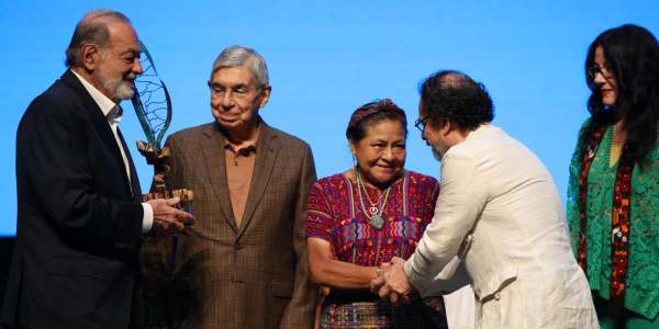 Reconocimiento al Ing. Carlos Slim en la Cumbre Mundial de la Paz