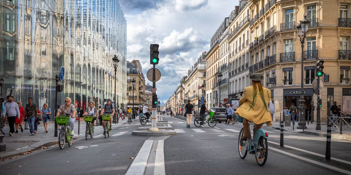 Europa pedalea hacia el futuro: el uso compartido de bicicletas podría valer 1,000 millones de euros en 2030.