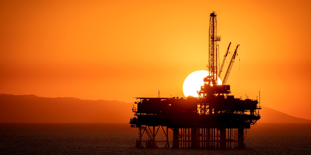 Conflicto en Medio Oriente impulsa al petróleo; temor de alza hasta US$150