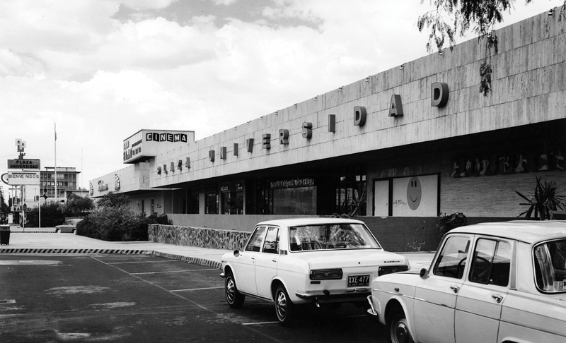 En 1969 fue inaugurada Plaza Universidad, el primer centro comercial en la Ciudad de México. 