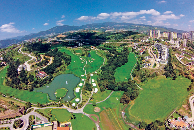 Dos campos de golf diseñados por: Robert Von Hagge & Jack Nicklaus, Sus eventos conjuntan a los mejores golfistas del mundo y de México.