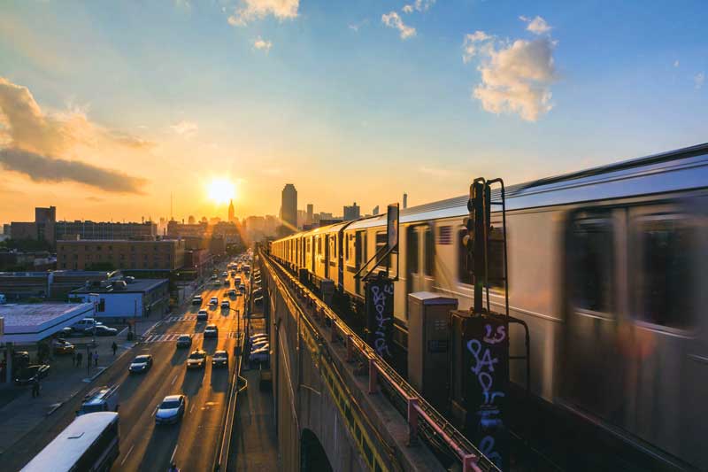 En NY es más común el transporte público que el particular.