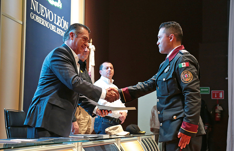 Real Estate,Graduación de mando policial en Monterrey.