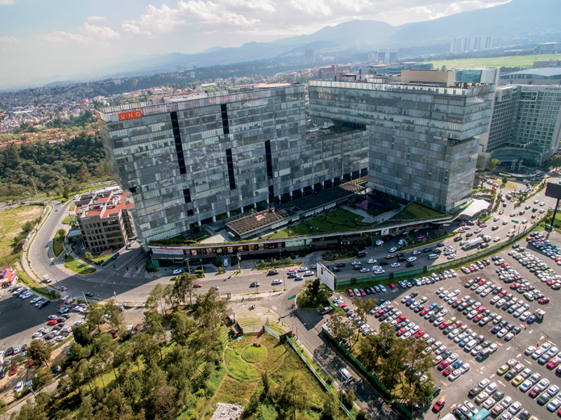 Real Estate Market &amp;amp; Lifestyle,Real Estate,Smart Cities,¿De qué tamaño es el mercado de FIBRAS en México?,Fibras, Samara. Las 12 Fibras existentes tienen un portafolio conjunto de 1,640 propiedades arrendadas.  