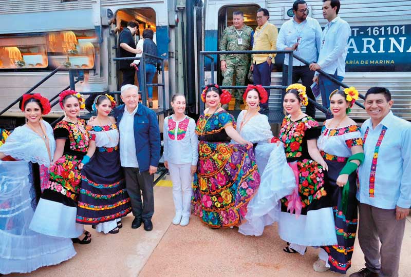 Real Estate,Real Estate Market &amp; Lifestyle,Real Estate México,Claudia Sheinbaum,Nearshoring,Mexican Moment,Corredor Interoceánico, El presidente Andrés Manuel López Obrador y la virtual presidenta electa Claudia Sheinbauma, Salomón Jara Cruz, gobernador de Oaxaca a su llegada a Matias Romero.