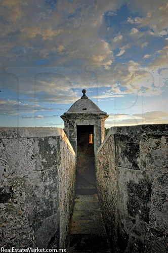 Sus espacios lacustres y las murallas de la capital, grandes atractivos como el Fuerte San Miguel.