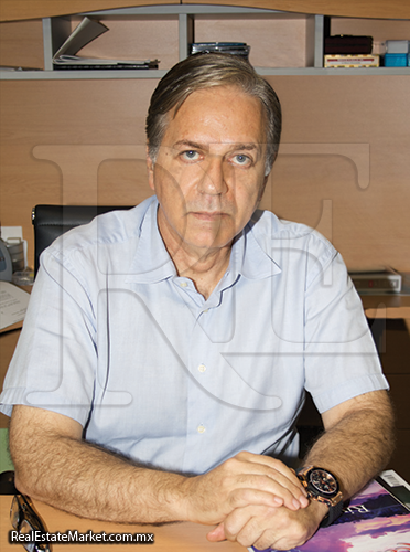 Arturo Escaipe.<br />Director general de la oficina de visitantes y convenciones de Cancún