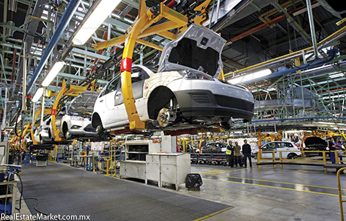 El crecimiento se ha visto impulsado por una recuperación del sector de manufacturas, en particular, 
la división de exportación, la industria automotriz.