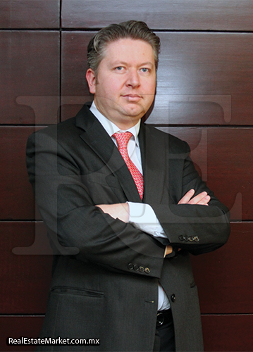 Lic. Jesús Eduardo Reyes Smith MacDonald<br />Director Ejecutivo de Credito Hipotecario Santander