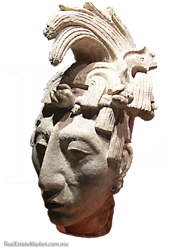 Cabeza de K'inich anaab' Pakal es una escultura realizada en estuco, lo representa a la edad de 30 años