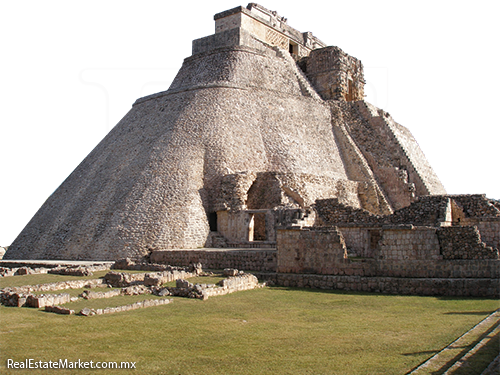 Pirámide del Gran Chilán (hechicero), ubicada en el complejo de Uxmal, en la zona arqueológica de Puuc en Yucatán