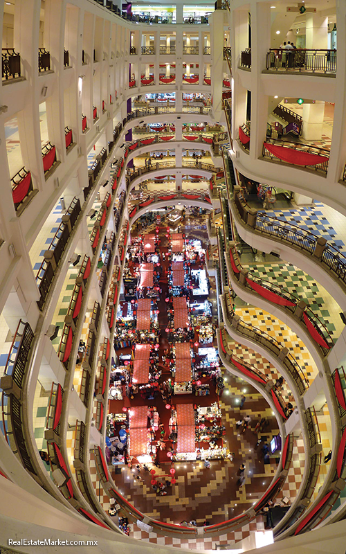 Berjaya times Squere Atrium, Malasia, alberga 1,000 tiendas comerciales de lujo