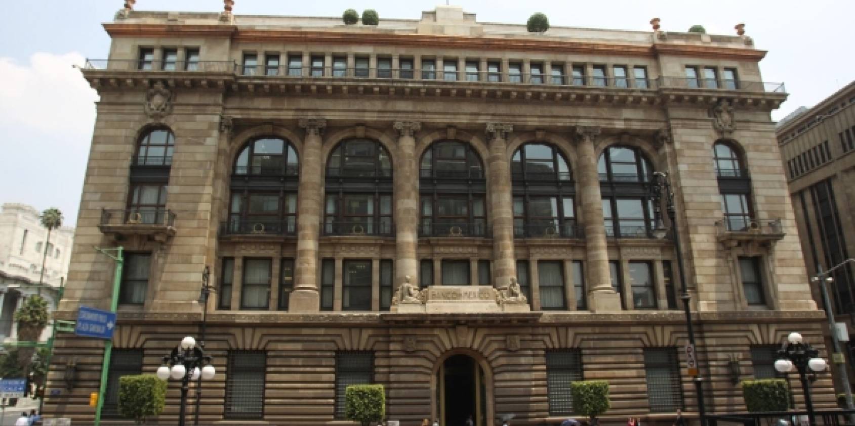 Banxico baja la tasa de interés a 8.50% y anticipa nuevos recortes