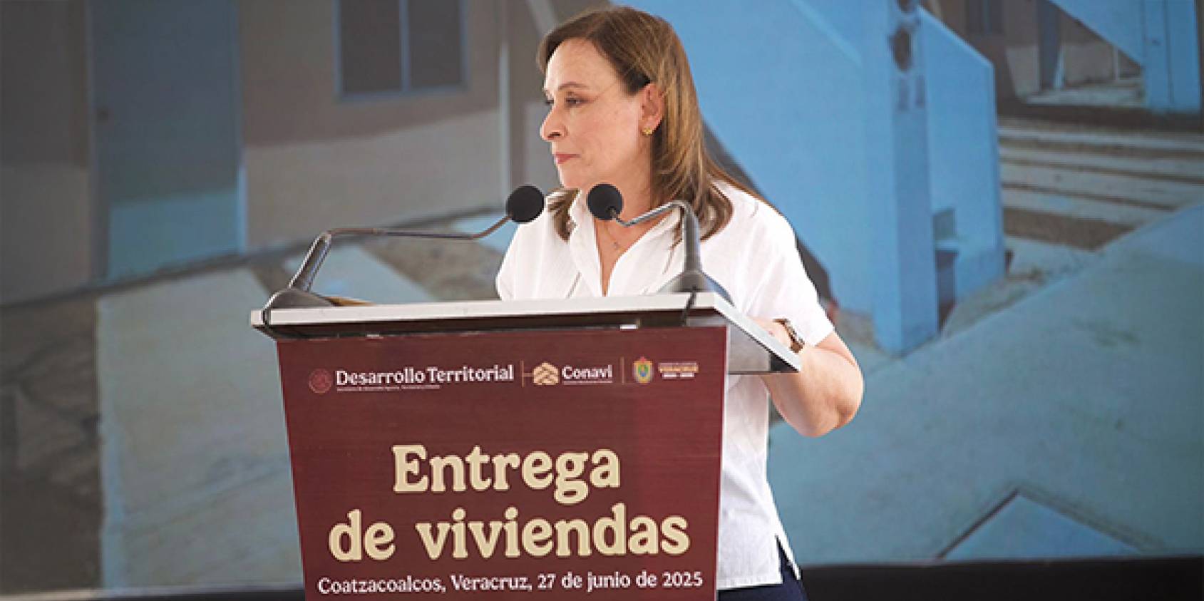 Entregan viviendas a familias reubicadas en Coatzacoalcos como parte del CIIT