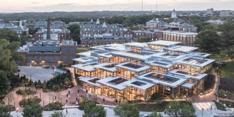 BIG y Rockwell completan centro estudiantil sostenible en Johns Hopkins