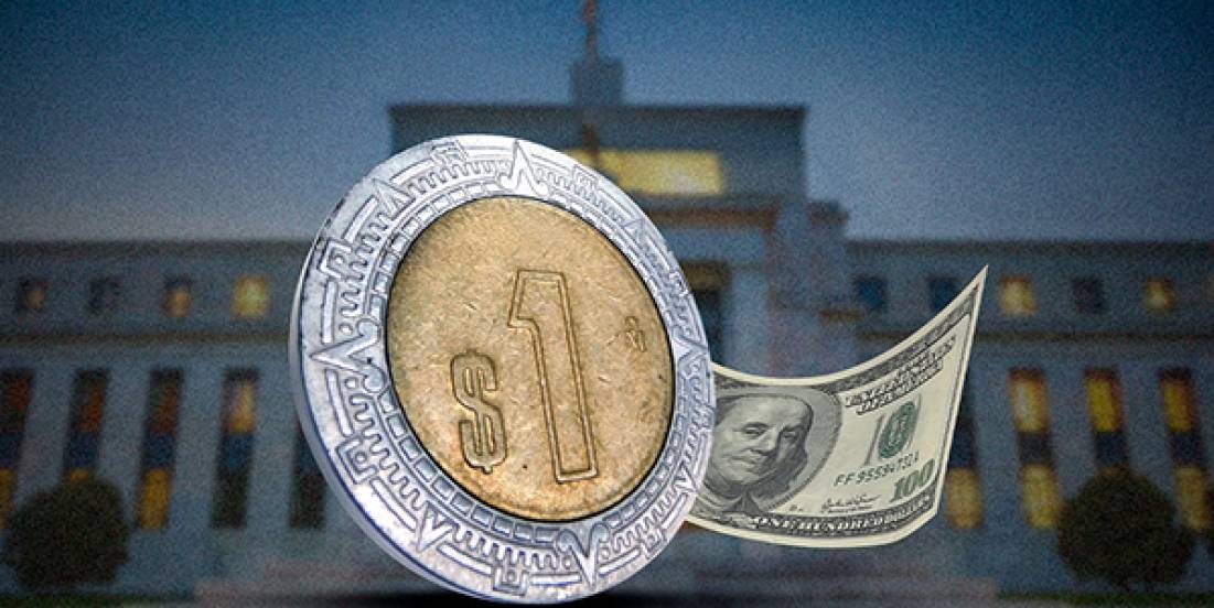 Dólar retrocede por posible cambio en la Fed y el peso mexicano toma ventaja