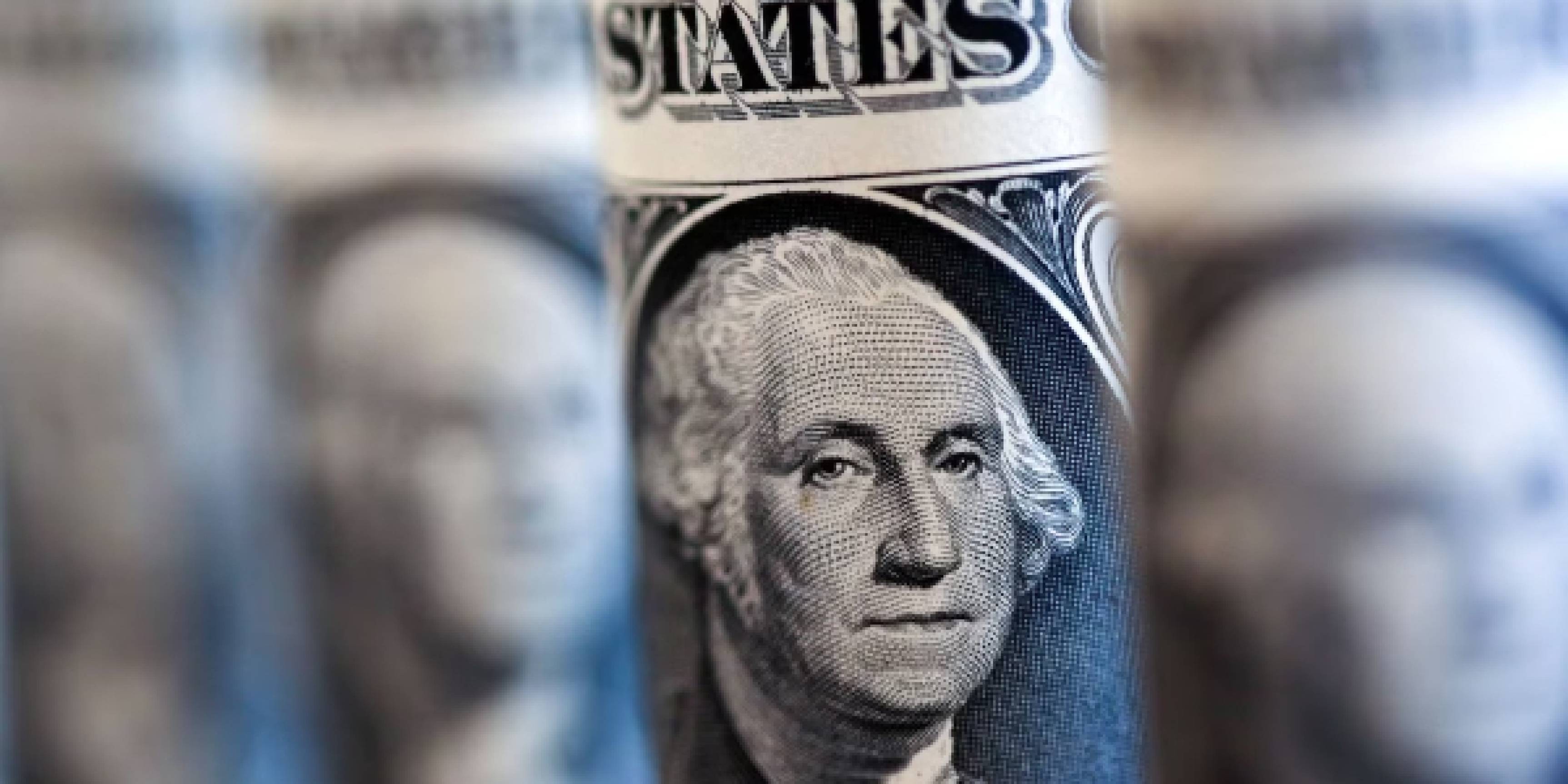 El peso se mantiene estable en entorno de baja liquidez y cautela monetaria