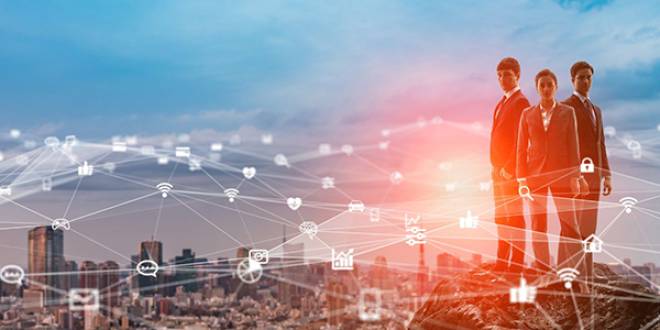 Jóvenes encuentran en las franquicias inmobiliarias una opción para emprender