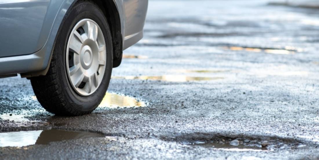 Lanzan tecnología para detectar baches y mejorar calles en ciudades de EU