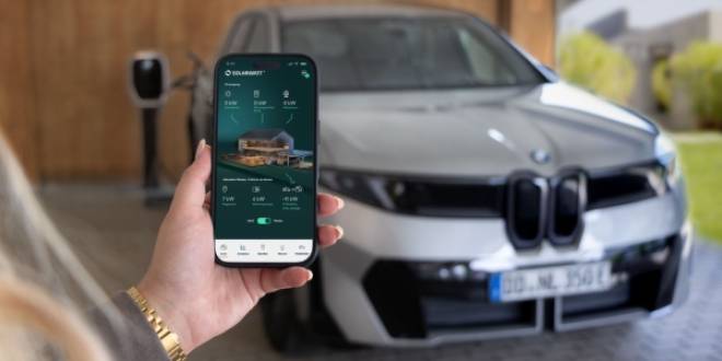 BMW y SOLARWATT integran autos eléctricos con hogares autosuficientes