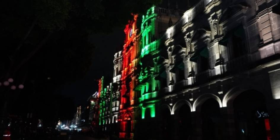 Palacio Municipal de Puebla se ilumina con tecnología LED de última generación