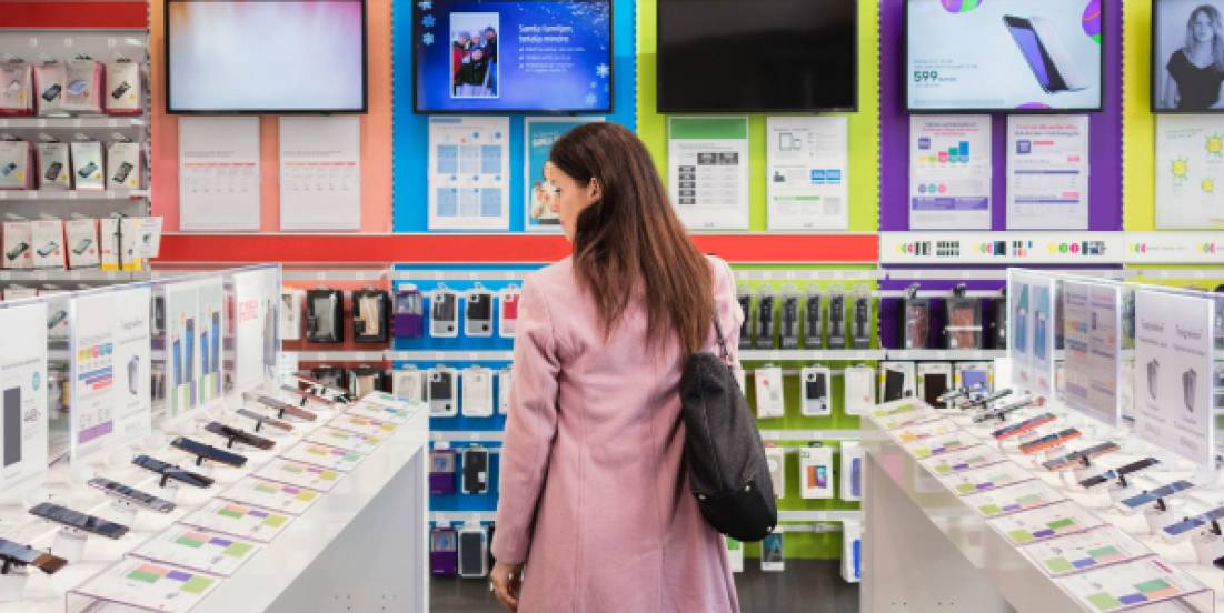 Los mexicanos visitan menos las tiendas, pero gastan más en cada compra