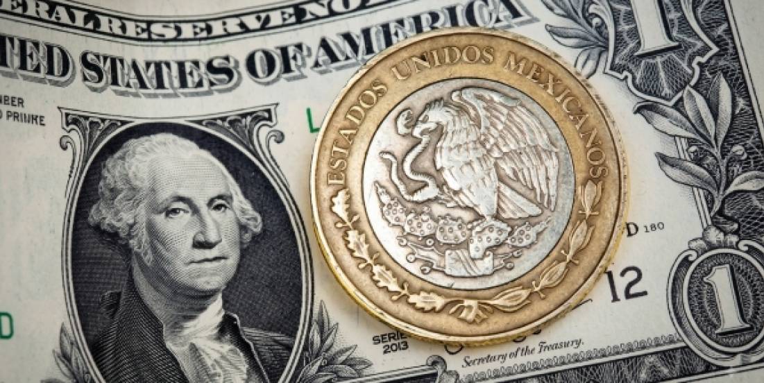 Carry trade fortalece al peso y abre la puerta a un dólar debajo de 17