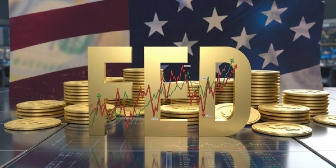 Dólar gana terreno ante expectativas de la Fed; peso roza las 17 unidades