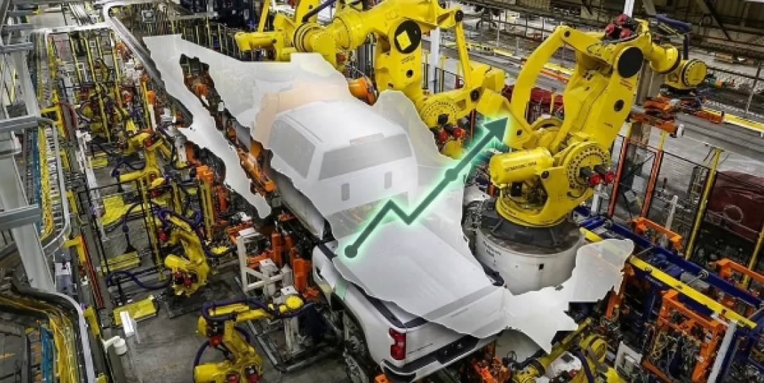 Producción industrial gana impulso y el peso recupera terreno frente al dólar